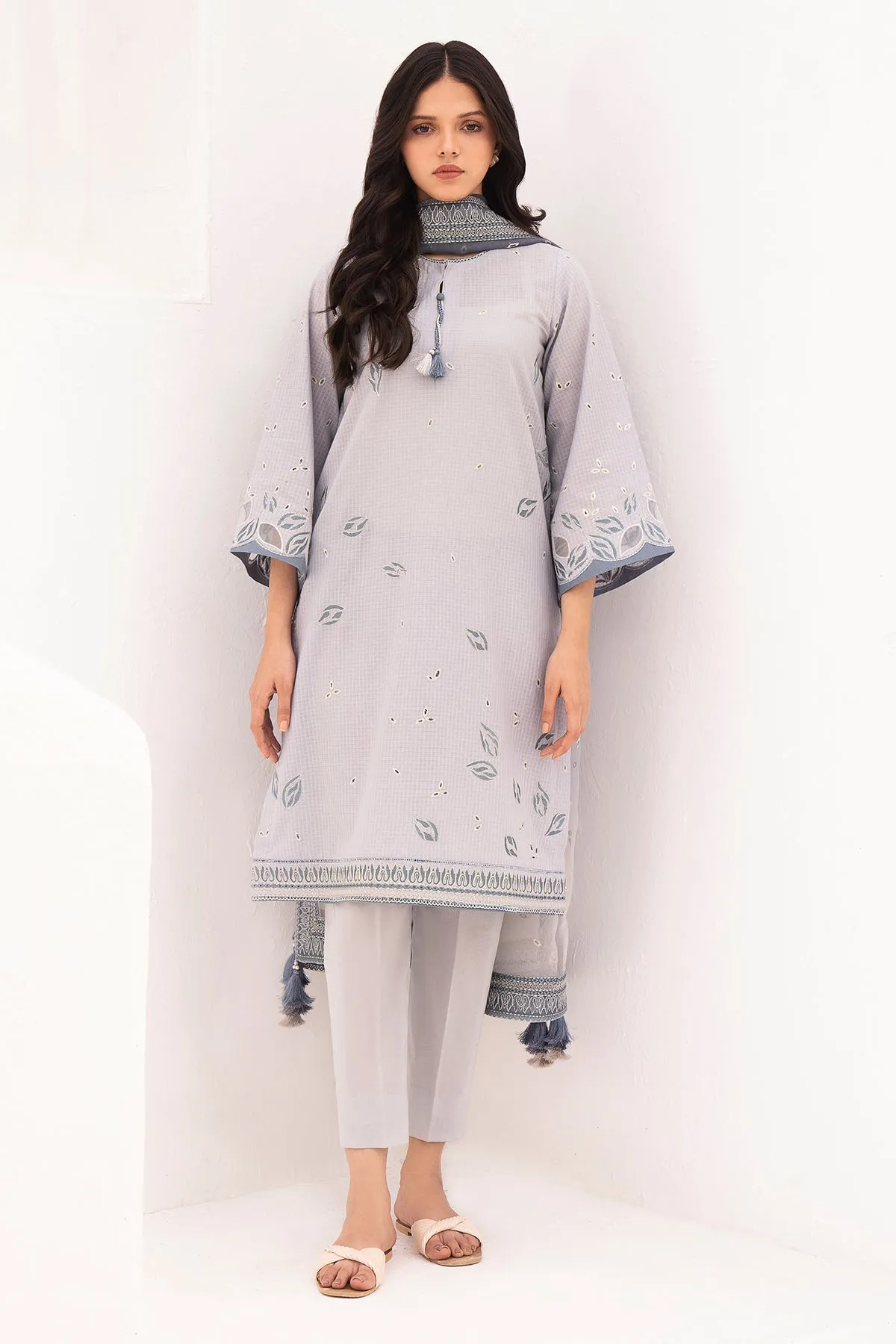 Embroidered Lawn USE-9026