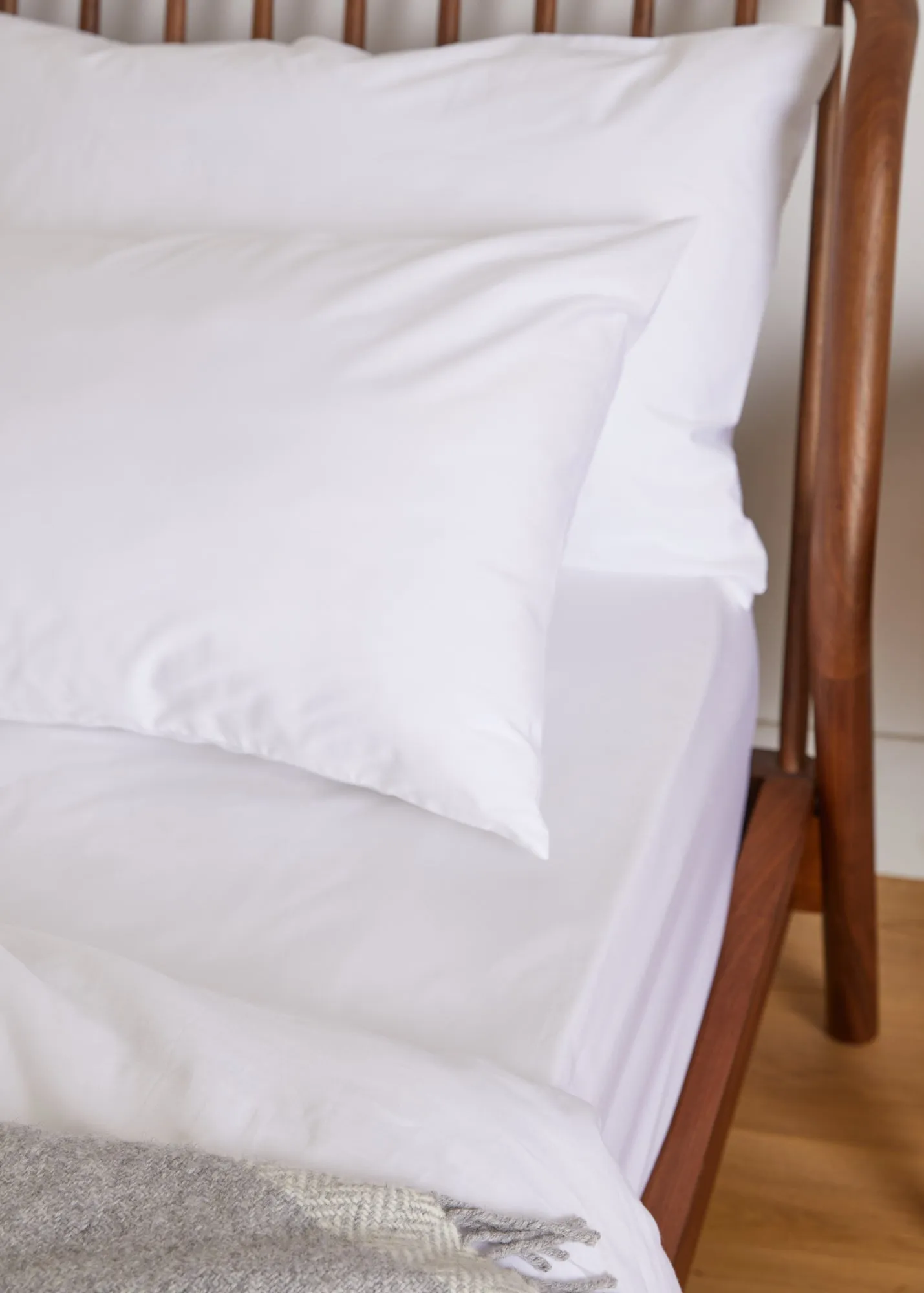 Foxford Luxury White Pillowcase Set