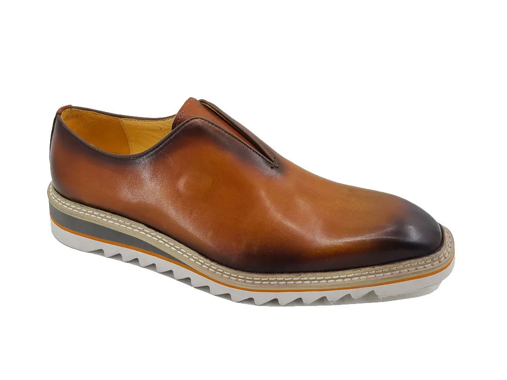 Laceless Loafer with Contrast color lightweight sole