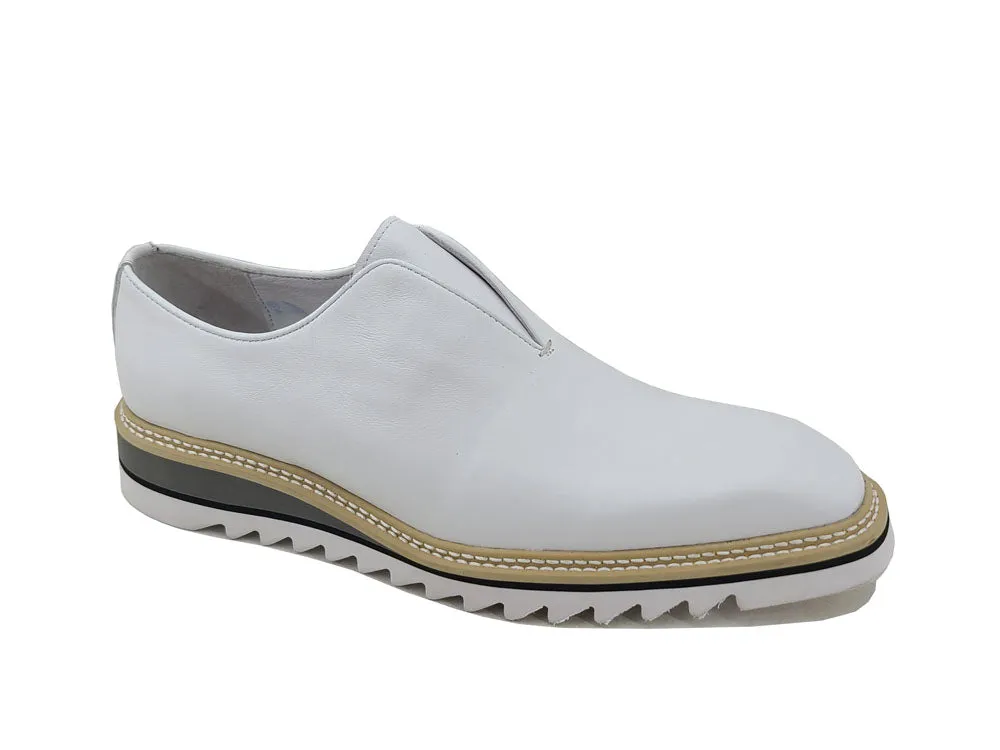 Laceless Loafer with Contrast color lightweight sole