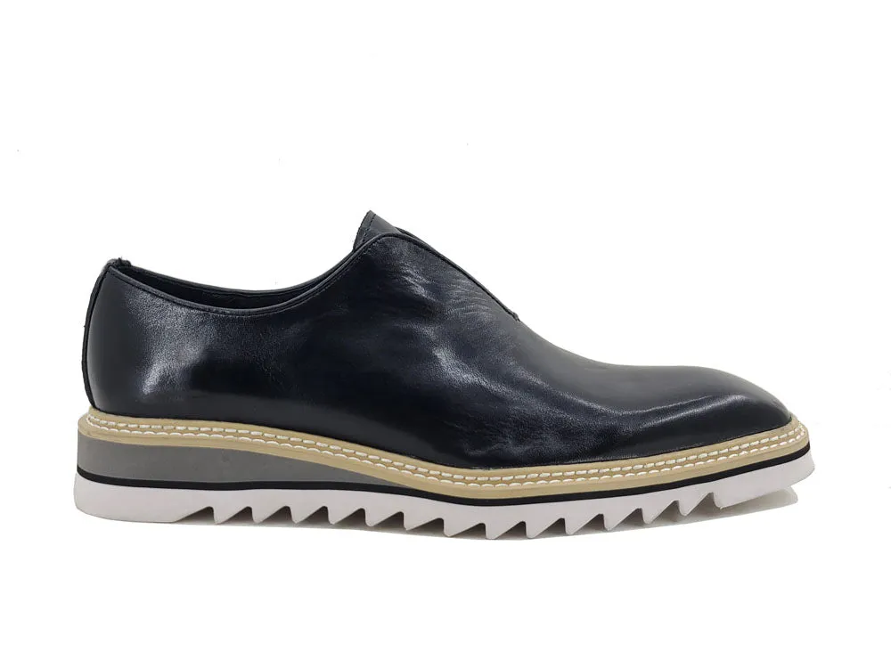 Laceless Loafer with Contrast color lightweight sole