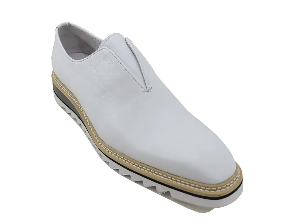 Laceless Loafer with Contrast color lightweight sole